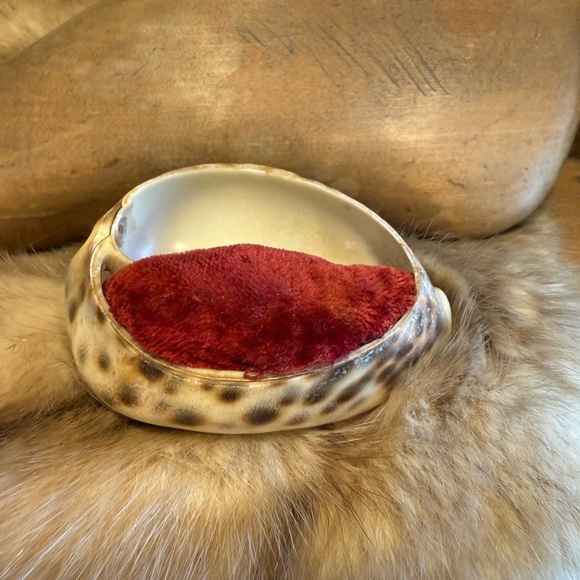 Vintage Victorian Shell Pin Cushion - Picture 5 of 10